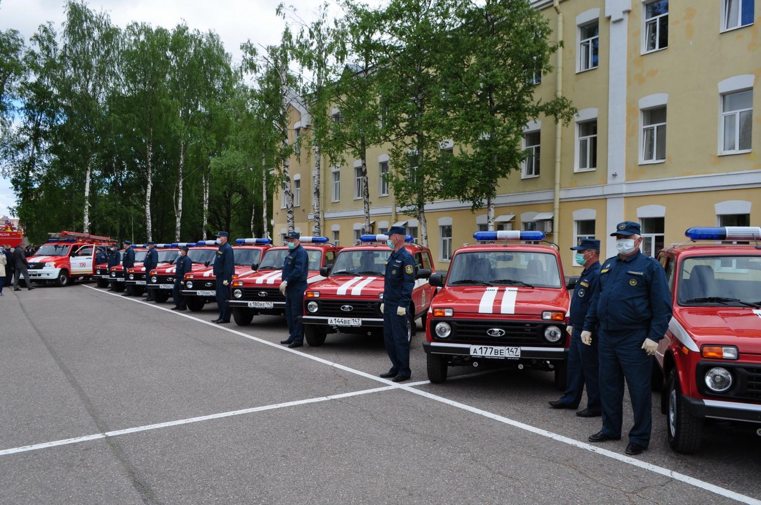 В Ленинградской области 1 июня состоялось вручение пожарно-спасательной  техники